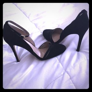 Black Work It Pumps with Buckle Closure🎬